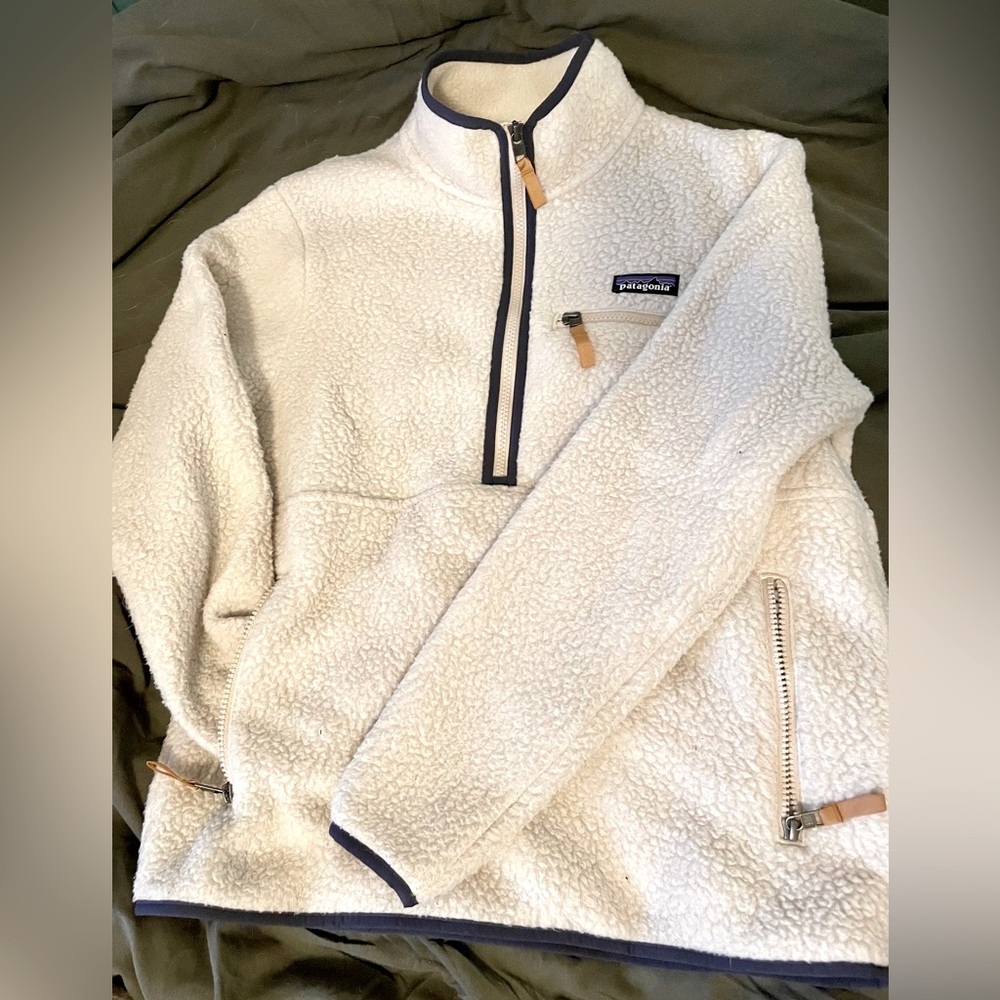 Patagonia Cream 1/2 Zip Up Teddy Pullover.